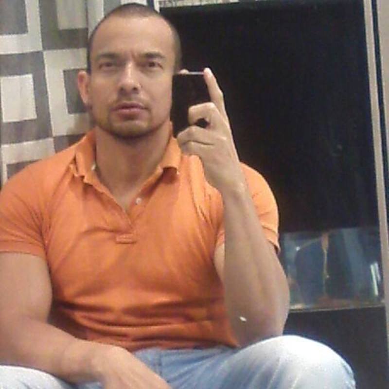 Date this nice looking Colombia man Leonardo fabio from Bogota CO21468
