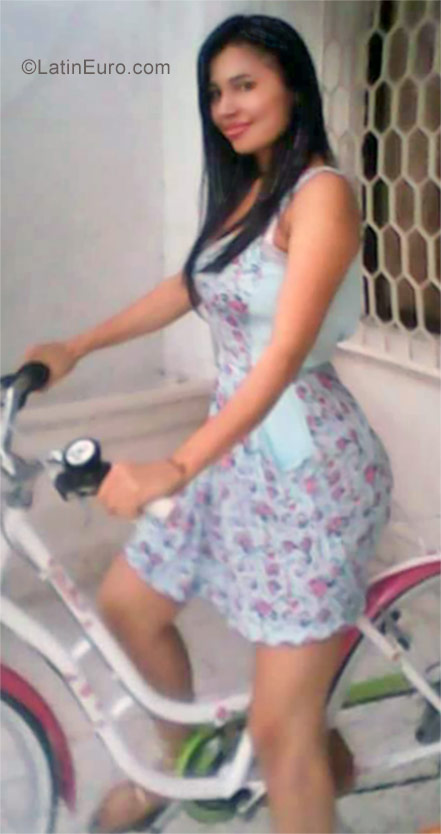 Date this lovely Colombia girl Yanis from Barranquilla CO21563