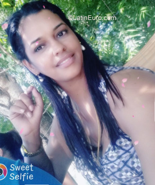 Date this hard body Dominican Republic girl Yenifer from Santiago DO28833