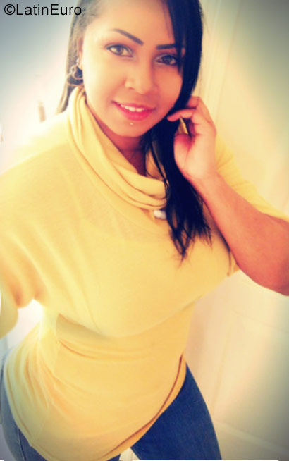 Date this attractive United States girl Tanishia from Washington, DC US20567