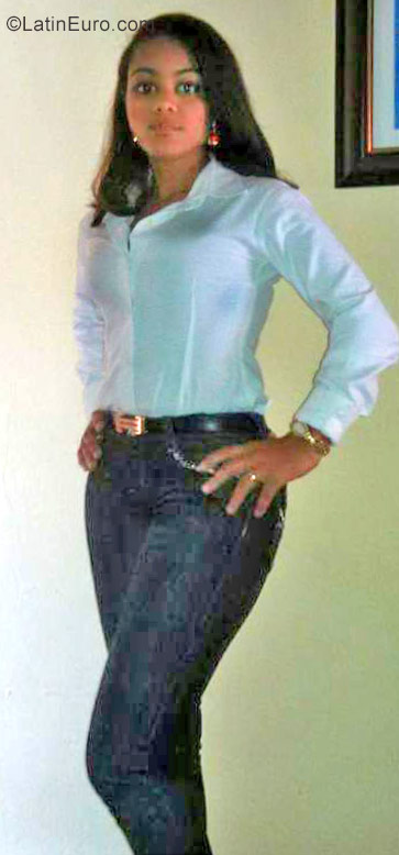 Date this lovely Dominican Republic girl Glenny from La Romana DO40303