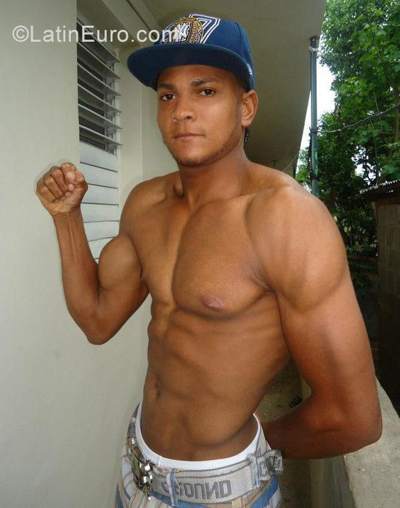 Date this cute Dominican Republic man Antoniomora from Santiago Delos Caballeros DO28914