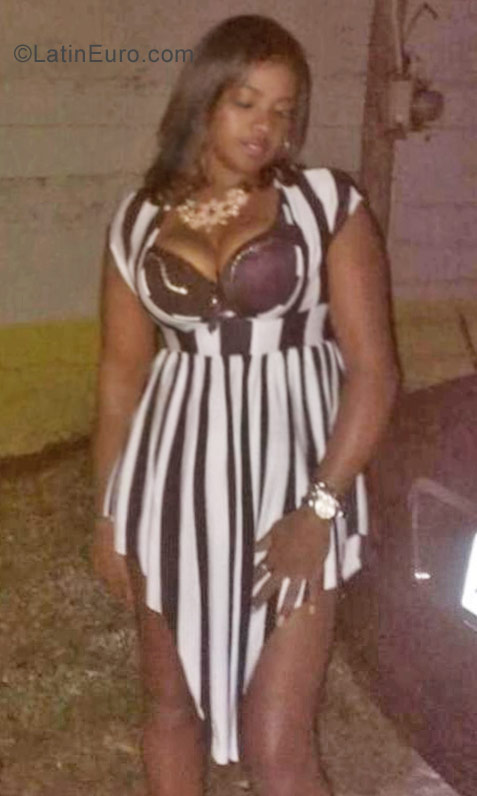 Date this stunning Jamaica girl Sexychocalate from Kingston JM2447