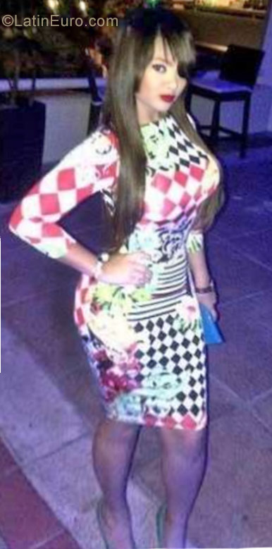 Date this pretty Dominican Republic girl Kendy from Santo Domingo DO29111