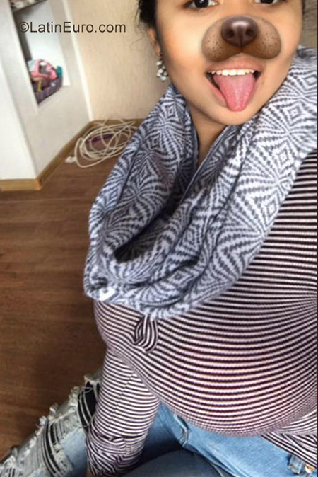 Date this sensual Russia girl Rita from Budennovsk - Guayaquil RU63