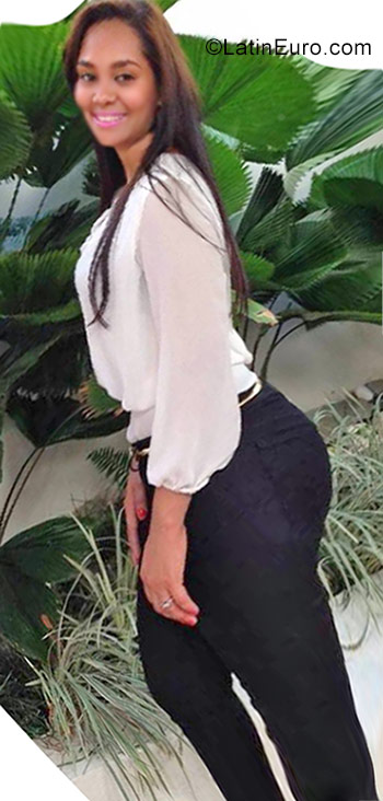 Date this happy Dominican Republic girl YESILEN from Santiago DO29274