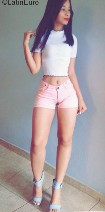 Date this tall Dominican Republic girl Marianna from Santo Domingo DO29285