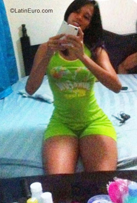 Date this exotic Dominican Republic girl Kifrany from Santo Domingo DO29299