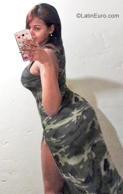 Date this exotic Dominican Republic girl Baby flor from Santiago DO40094