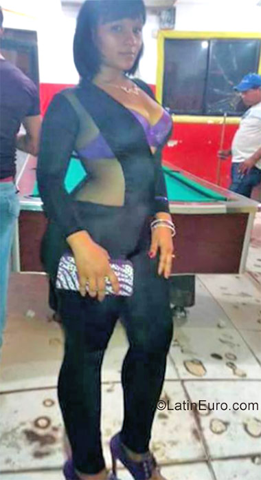 Date this nice looking Dominican Republic girl Anais from Maria Trinidad Sanchez DO29382
