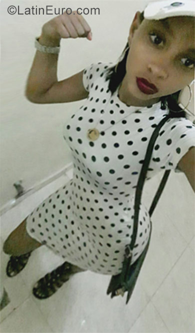 Date this gorgeous Dominican Republic girl Winifer from Santiago DO29389