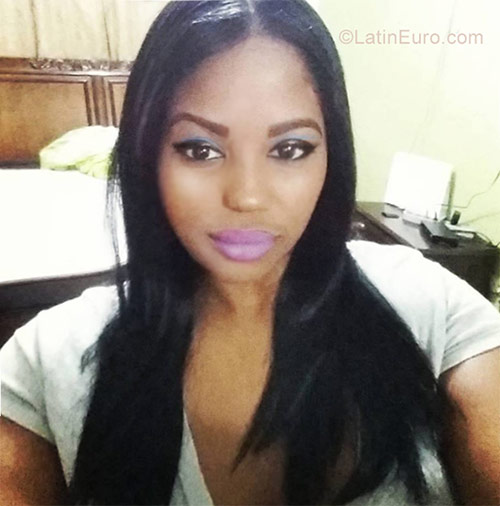 Date this stunning Dominican Republic girl Laura from Santo Domingo DO29396