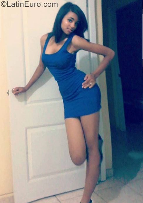 Date this attractive Dominican Republic girl Deriana from Santiago DO29425
