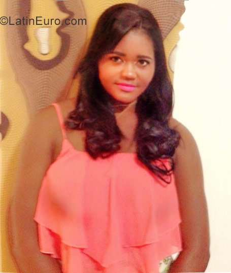 Date this voluptuous Dominican Republic girl Angela from Santo Domingo DO29434