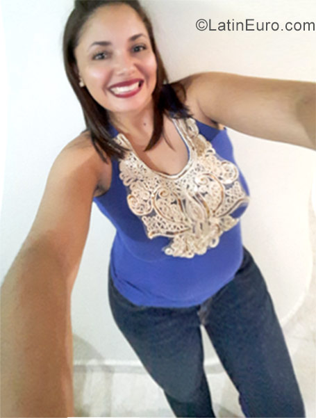 Date this charming Dominican Republic girl Altagracia from Santiago DO29532