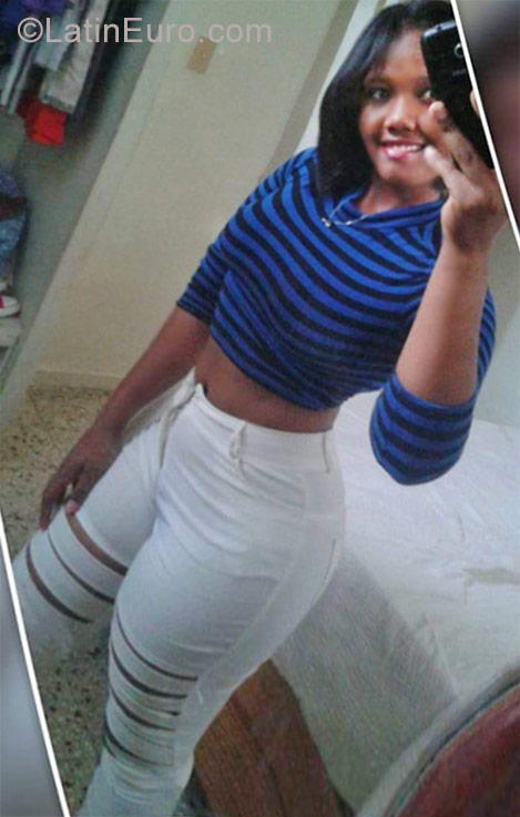 Date this pretty Dominican Republic girl Katy from Santo Domingo DO29582