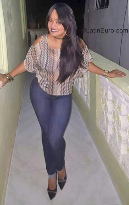 Date this good-looking Dominican Republic girl Jeyssi from La Romana DO29603