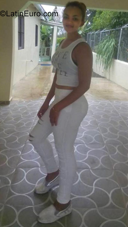 Date this happy Dominican Republic girl Channy from La Vega DO29640
