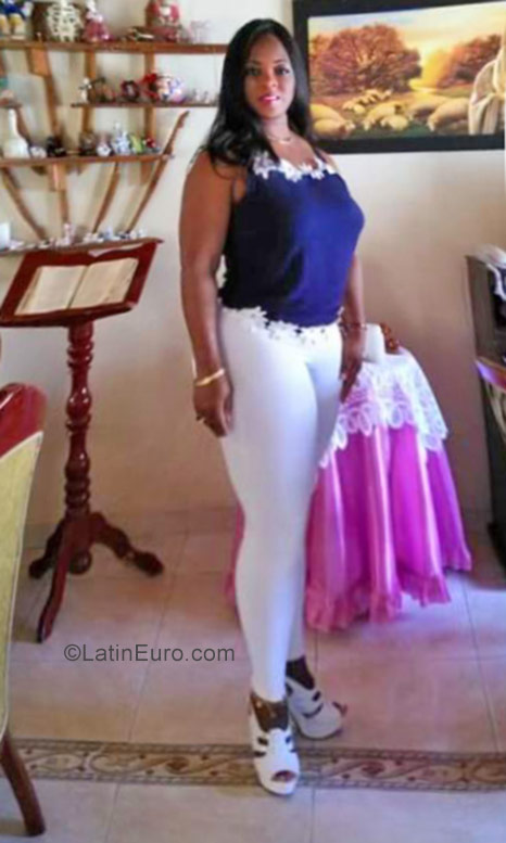 Date this good-looking United States girl RUBY from NORTH LAUDERDALE US20674