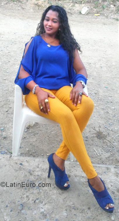 Date this athletic Dominican Republic girl Elisa from Santo Domingo DO29659