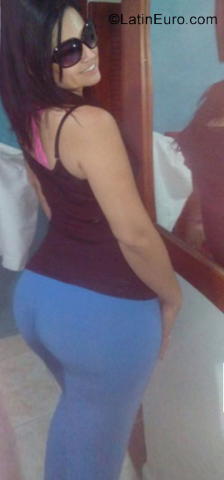 Date this nice looking Colombia girl Maria from Bucaramanga CO22025