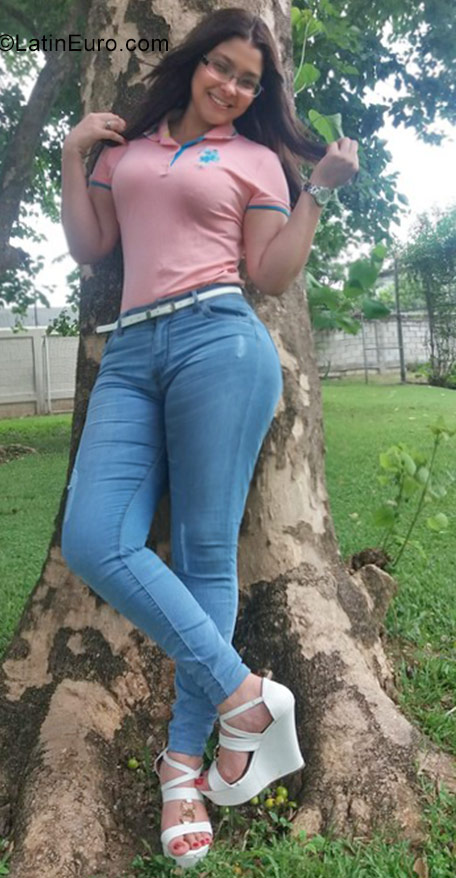Date this charming Dominican Republic girl Rosana from Santo Domingo DO29691