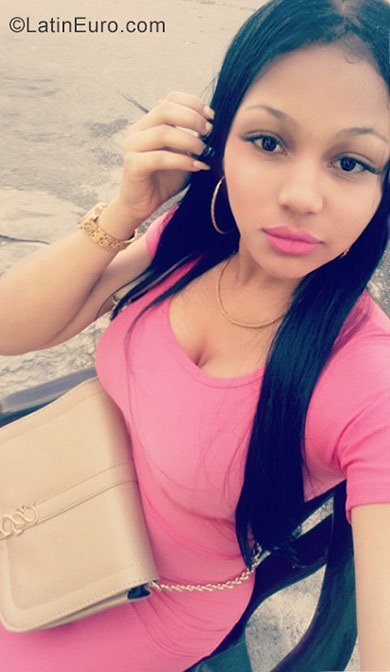 Date this hot Dominican Republic girl Marlin from Santo Domingo DO29699
