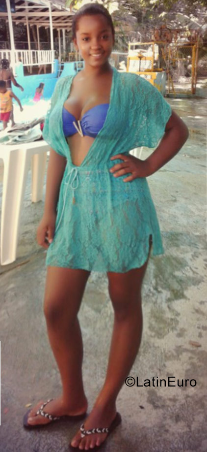 Date this gorgeous Dominican Republic girl Mary from Santo Domingo DO29706