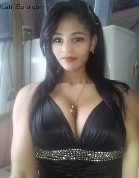 Date this fun Dominican Republic girl Yubery from Santiago DO29715