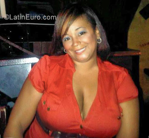 Date this gorgeous Dominican Republic girl Hencsy from Santo Domingo DO29720