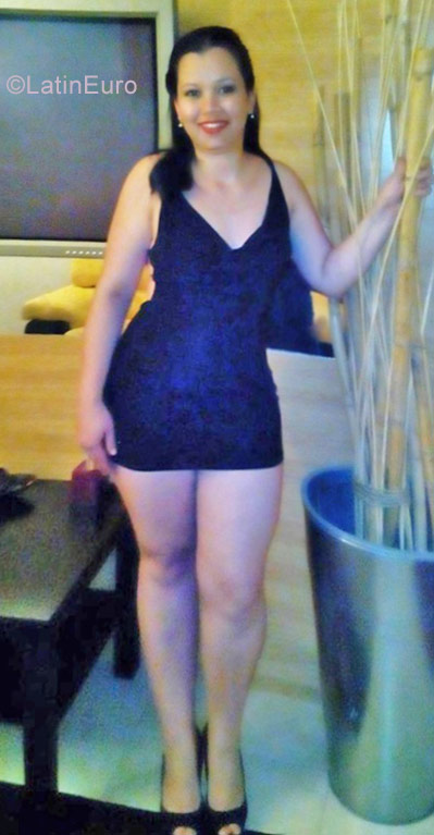 Date this attractive Spain girl Rossana from Almeria ES385