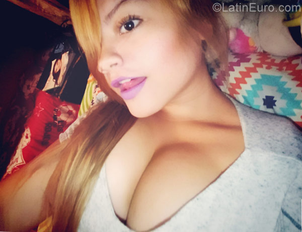 Date this happy Colombia girl Luna from Bogota CO22100