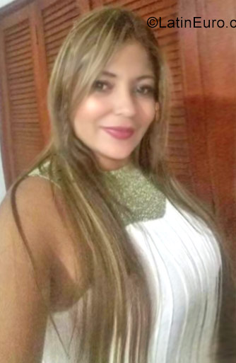 Date this nice looking Colombia girl Stella from Cartagena CO22118