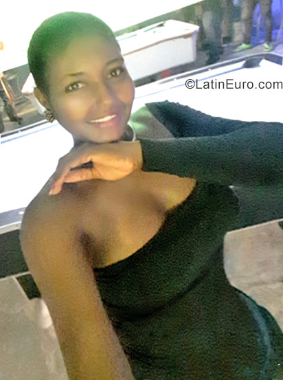 Date this athletic Dominican Republic girl Kirsy from Santo Domingo DO29901