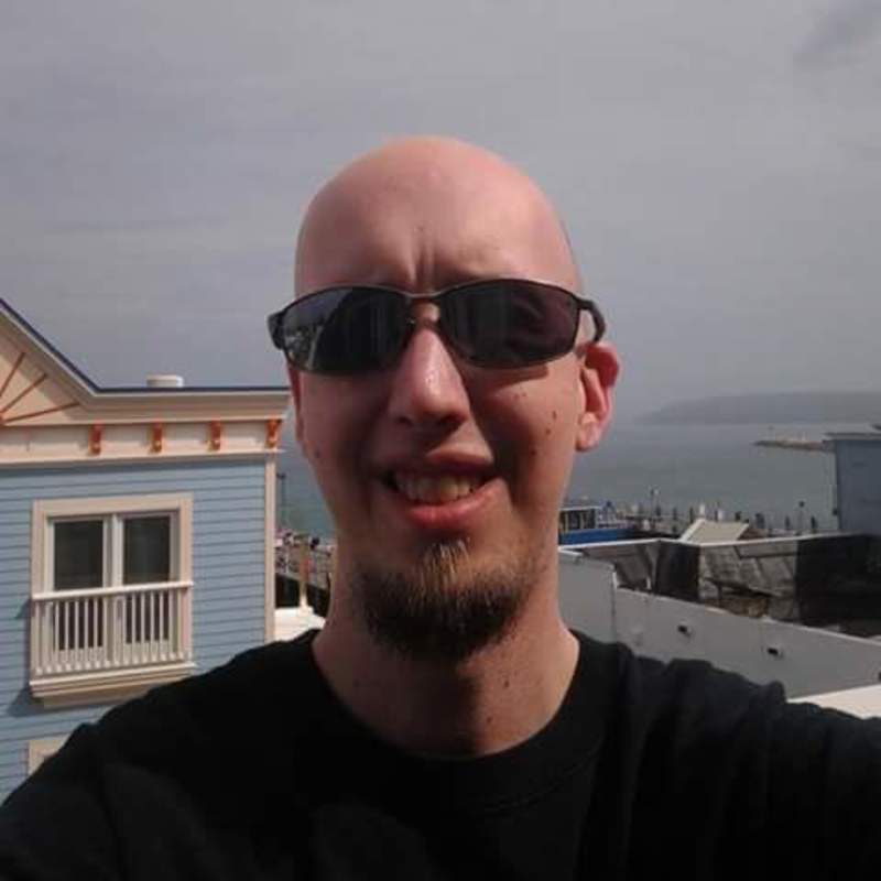 Date this tall United States man Eric from Brooklyn UM58