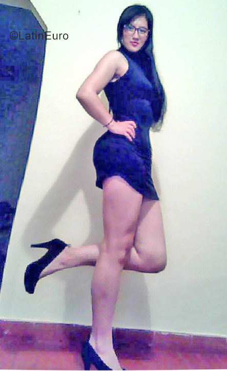 Date this gorgeous Colombia girl Xiomara from Bogota CO22142