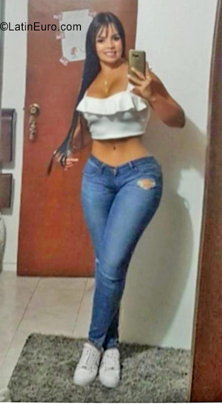 Date this sultry Colombia girl Juno from Bogota CO22146