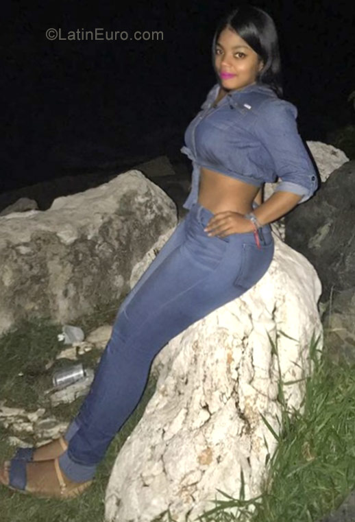 Date this hot Dominican Republic girl Johanna from Santo Domingo DO29977