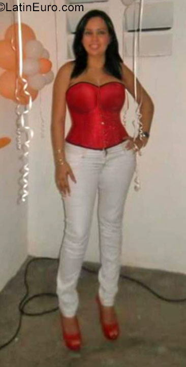 Date this pretty Dominican Republic girl Darolyn from Santo Domingo DO39889