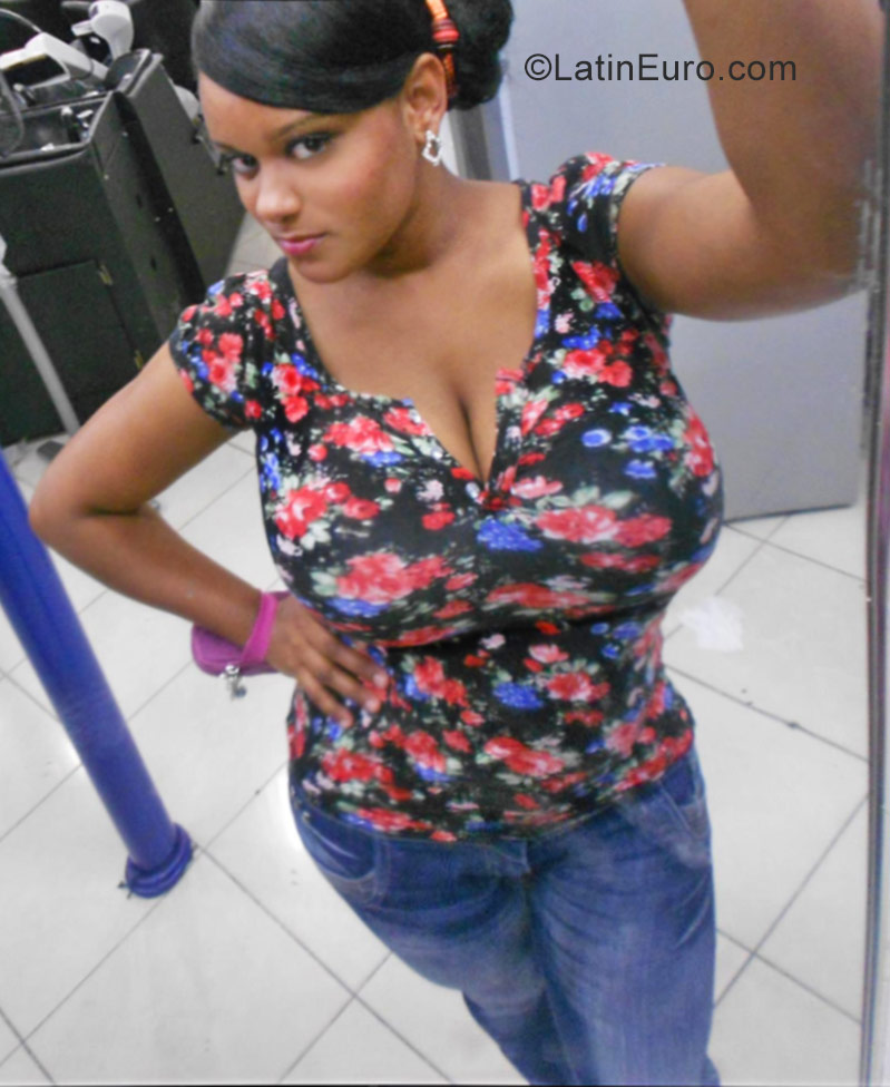 Date this stunning Dominican Republic girl Katherine from Santo Domingo DO30040