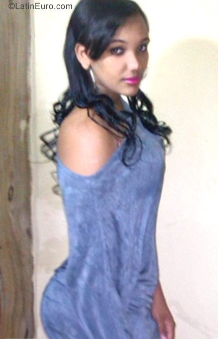 Date this tall Dominican Republic girl YUDELKA from Santiago DO30053