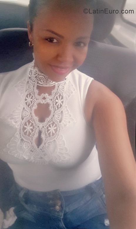 Date this exotic Dominican Republic girl Elsa from Santo Domingo DO30115