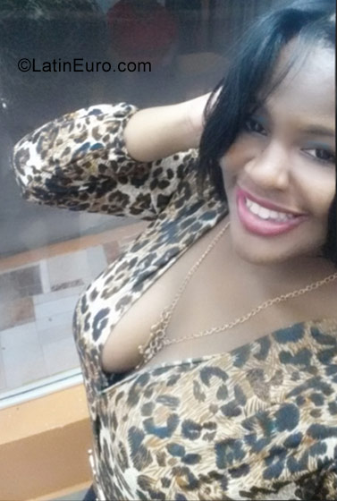 Date this charming Dominican Republic girl Viviana from Santo Domingo DO30146