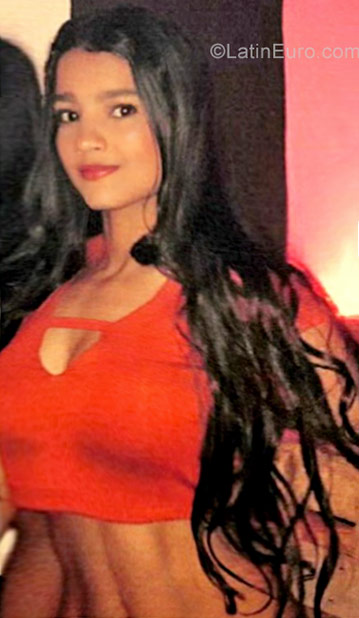 Date this nice looking Colombia girl Omaira from Barranquilla CO22210