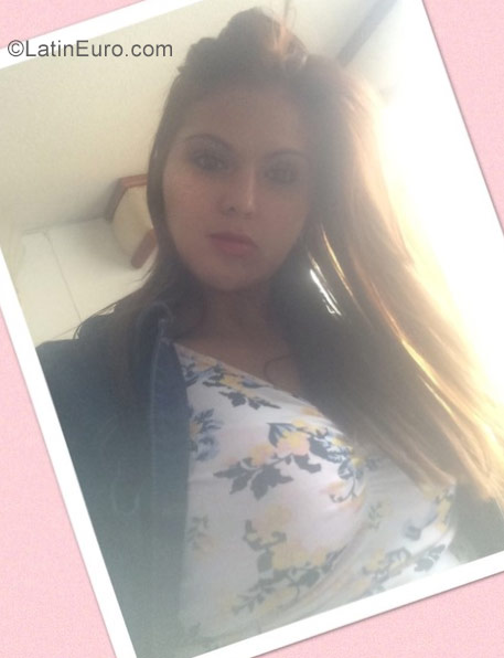 Date this attractive Colombia girl Suly from Bogota CO22265