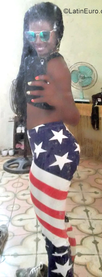 Date this good-looking Cuba girl Synaile from Camaguey CU101