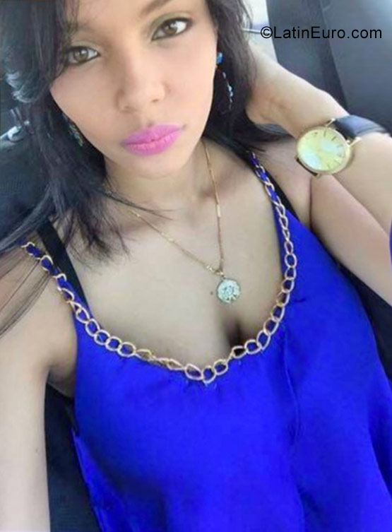 Date this happy Dominican Republic girl Anabel from Santo Domingo DO30301