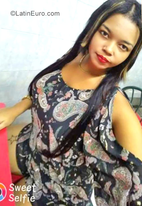Date this gorgeous Dominican Republic girl Santa from Santo Domingo DO30315