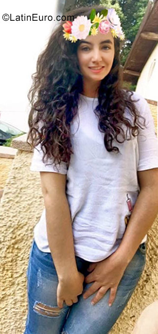 Date this happy Morocco girl Zahira from Ifrane MA25