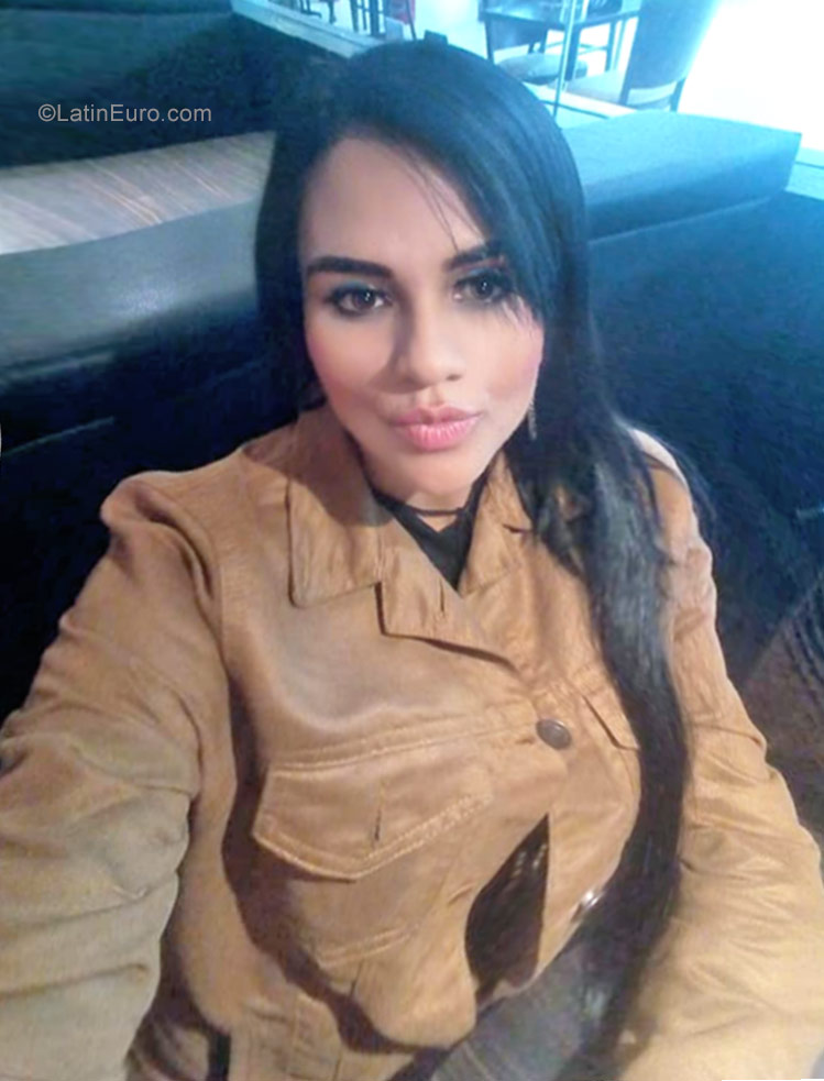Date this stunning Colombia girl Nancy from Medellin CO22343